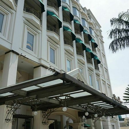 Roosseno Plaza Serviced Apartment Джакарта Экстерьер фото