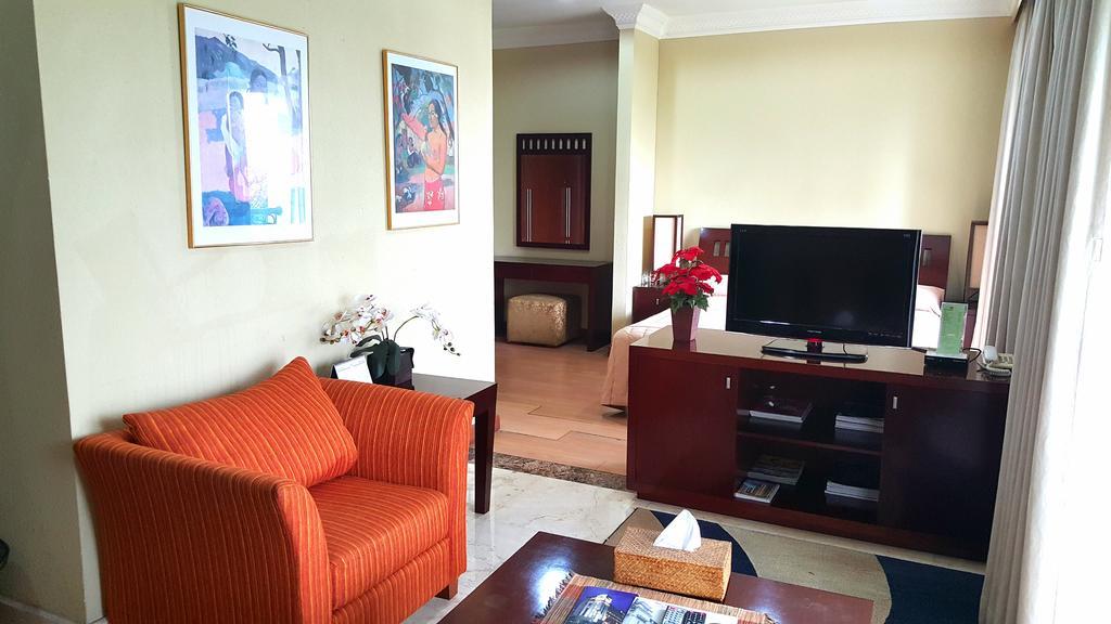 Roosseno Plaza Serviced Apartment Джакарта Экстерьер фото