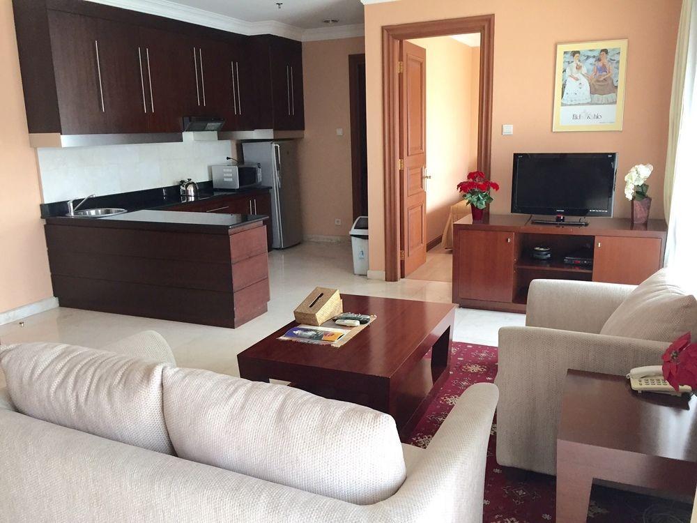 Roosseno Plaza Serviced Apartment Джакарта Экстерьер фото