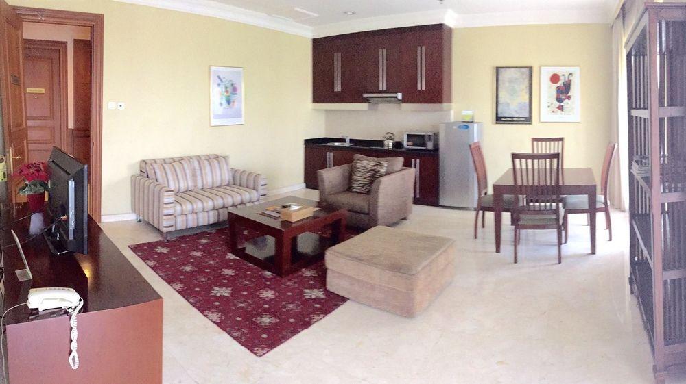 Roosseno Plaza Serviced Apartment Джакарта Экстерьер фото