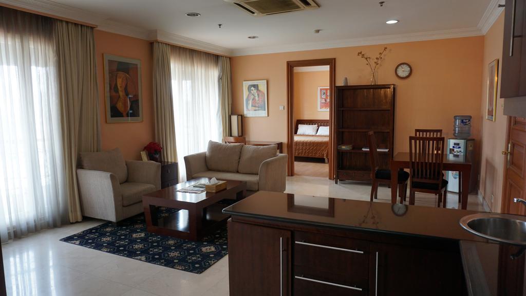 Roosseno Plaza Serviced Apartment Джакарта Экстерьер фото