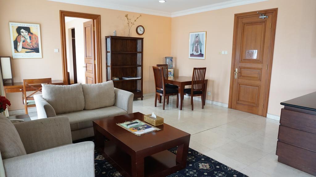 Roosseno Plaza Serviced Apartment Джакарта Экстерьер фото