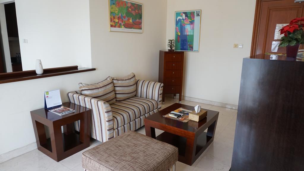 Roosseno Plaza Serviced Apartment Джакарта Экстерьер фото