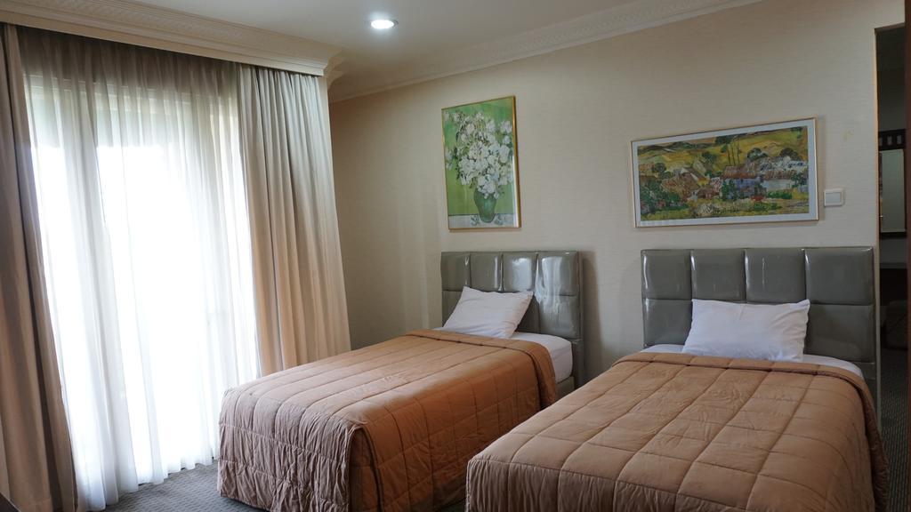 Roosseno Plaza Serviced Apartment Джакарта Экстерьер фото