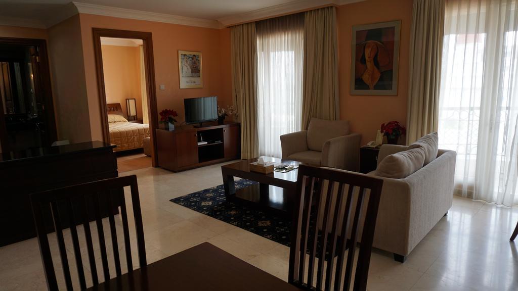 Roosseno Plaza Serviced Apartment Джакарта Экстерьер фото
