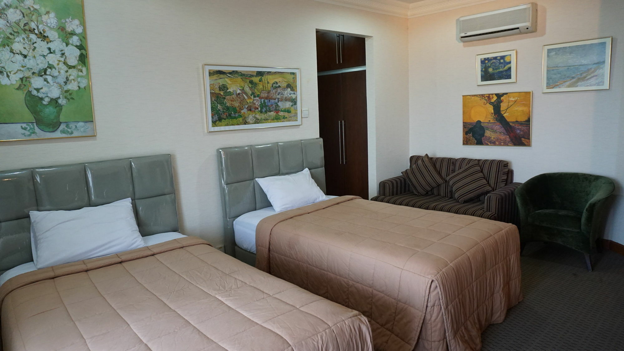 Roosseno Plaza Serviced Apartment Джакарта Экстерьер фото