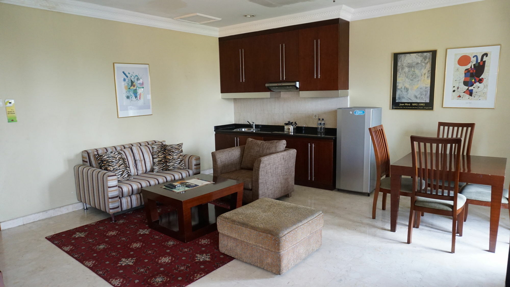 Roosseno Plaza Serviced Apartment Джакарта Экстерьер фото