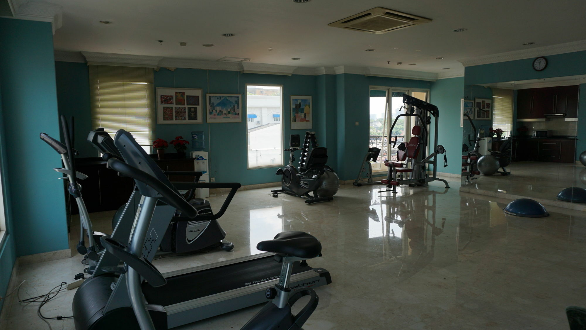 Roosseno Plaza Serviced Apartment Джакарта Экстерьер фото