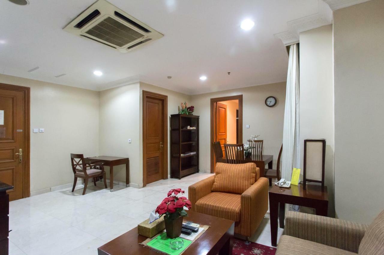 Roosseno Plaza Serviced Apartment Джакарта Экстерьер фото