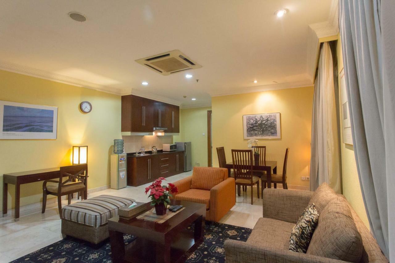 Roosseno Plaza Serviced Apartment Джакарта Экстерьер фото